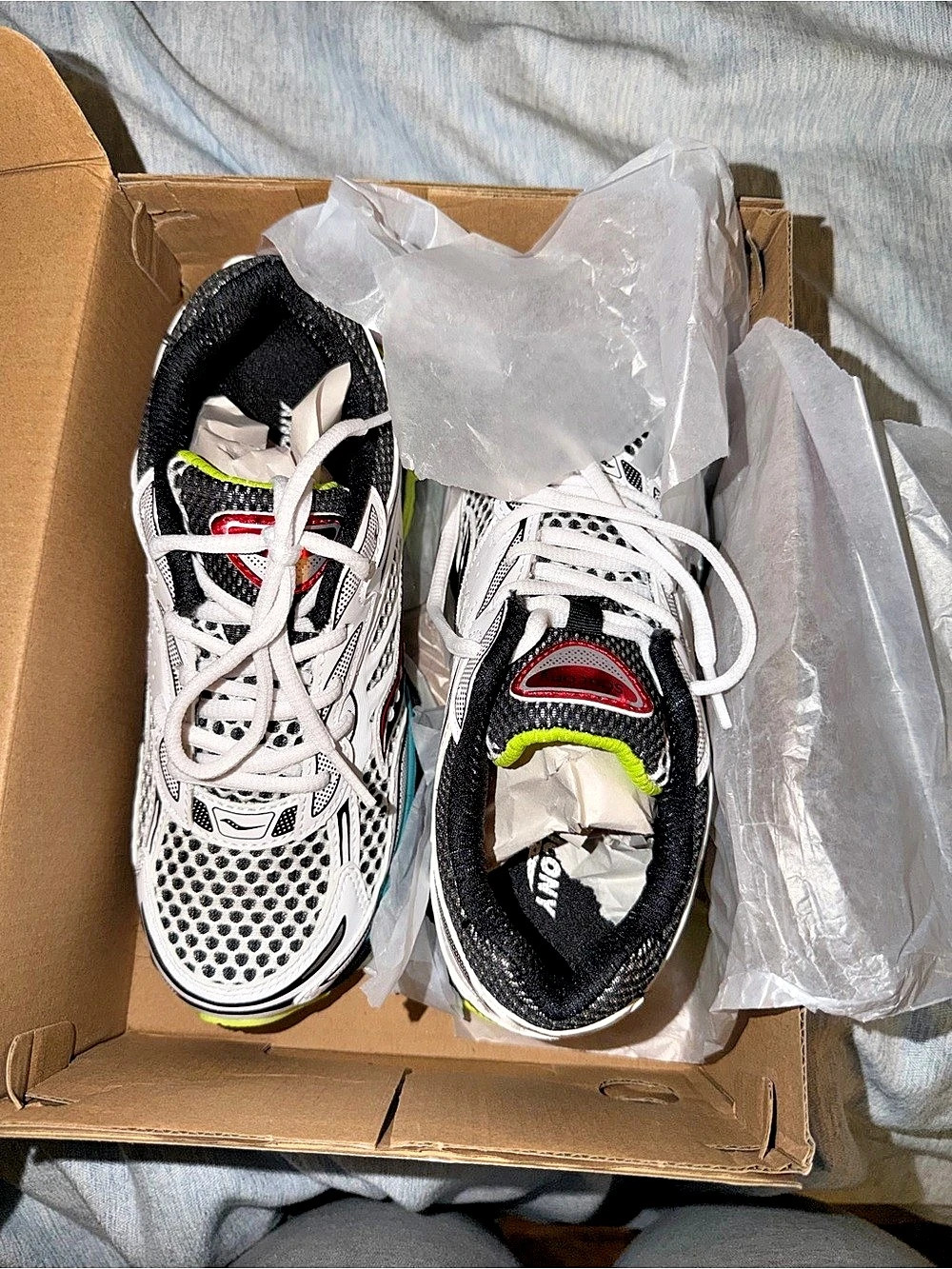 Saucony Omni 9 KDZ White & Multicolor Girls US 4.5 Sneakers